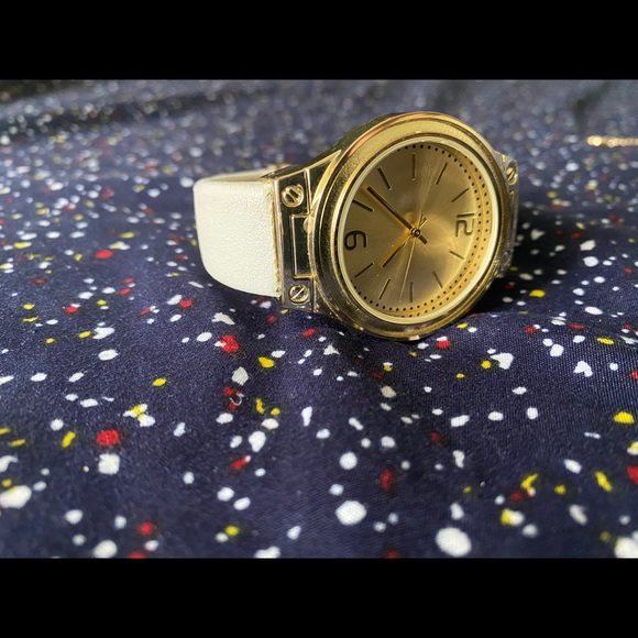 Watch - Picture 3 of 5